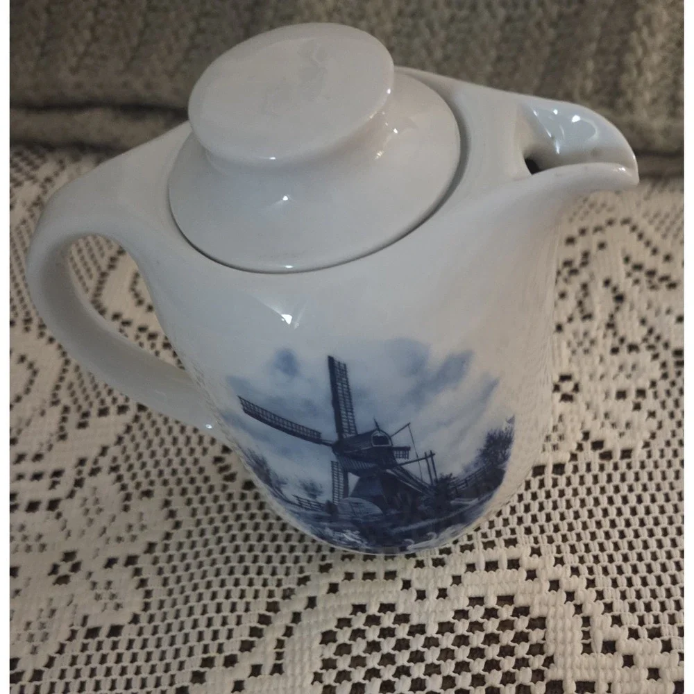 Delft - Blauw Made in Holland Individual Tea Pot Hand Decorated